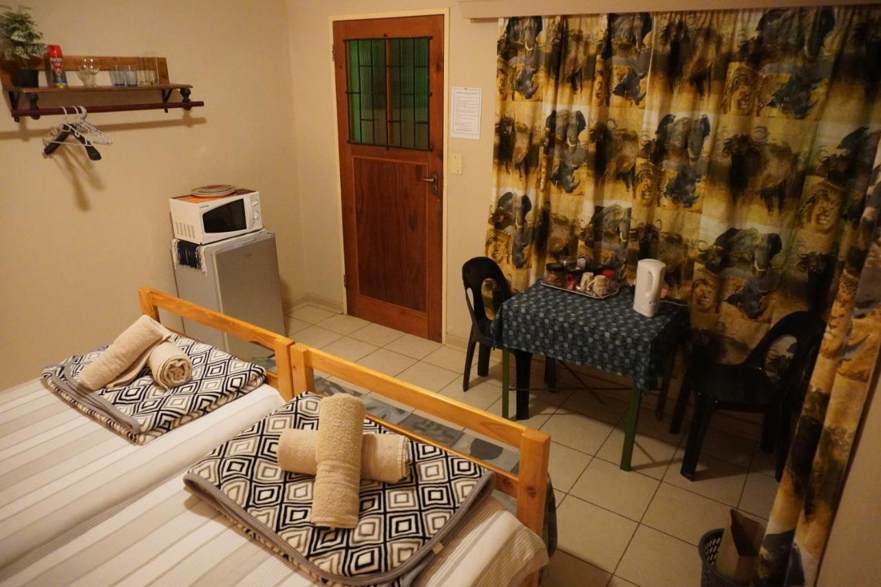 Okahandja Guesthouse Bagian luar foto