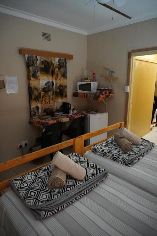 Okahandja Guesthouse Bagian luar foto