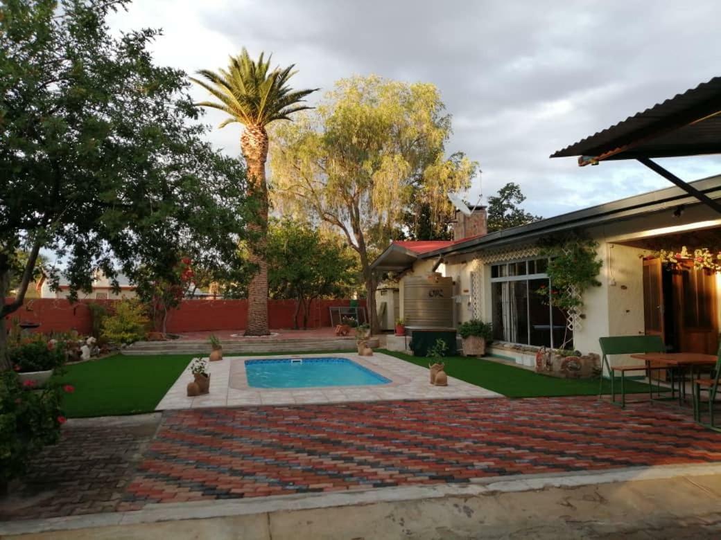 Okahandja Guesthouse Bagian luar foto