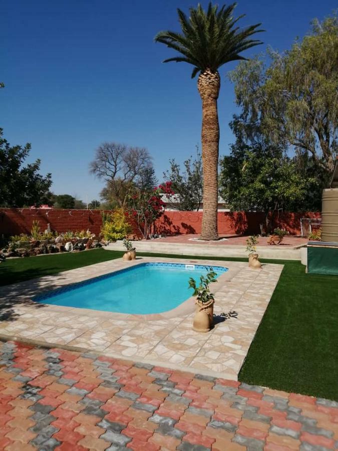 Okahandja Guesthouse Bagian luar foto