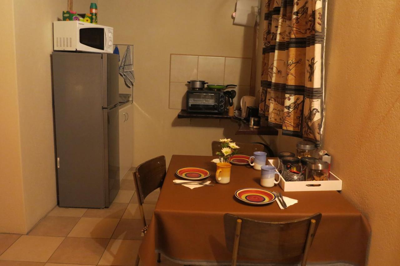 Okahandja Guesthouse Bagian luar foto