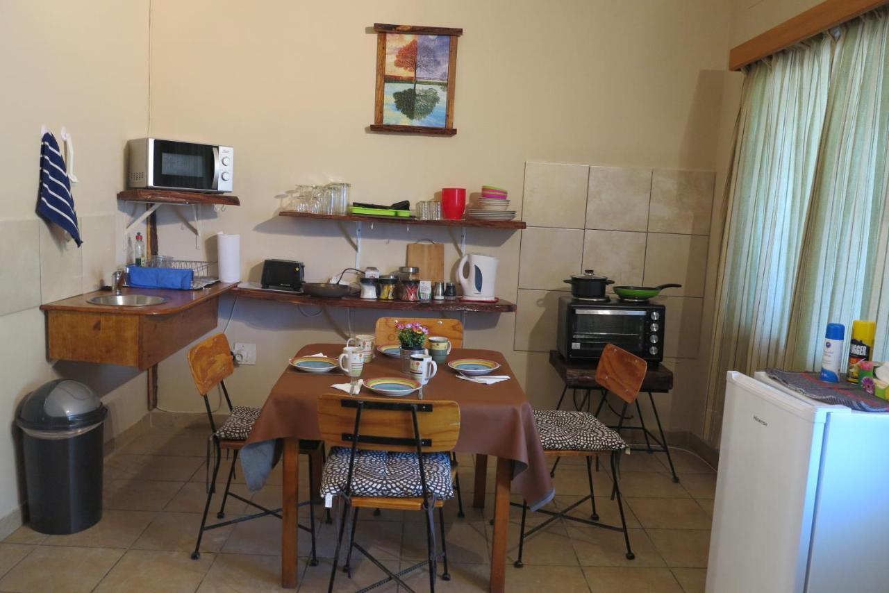 Okahandja Guesthouse Bagian luar foto