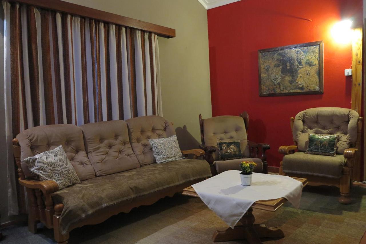 Okahandja Guesthouse Bagian luar foto