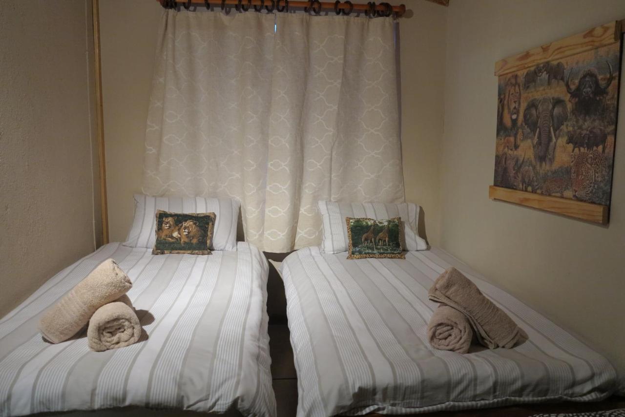 Okahandja Guesthouse Bagian luar foto