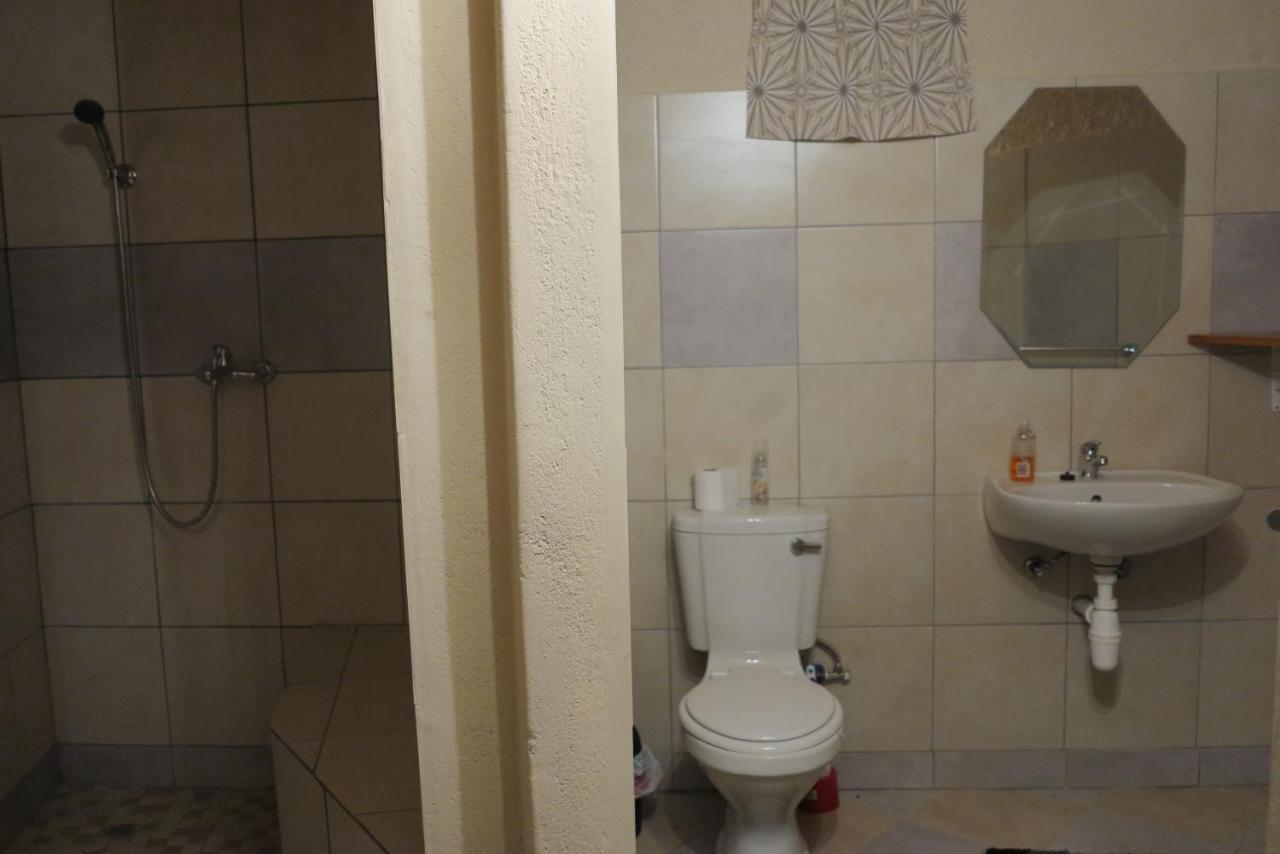 Okahandja Guesthouse Bagian luar foto