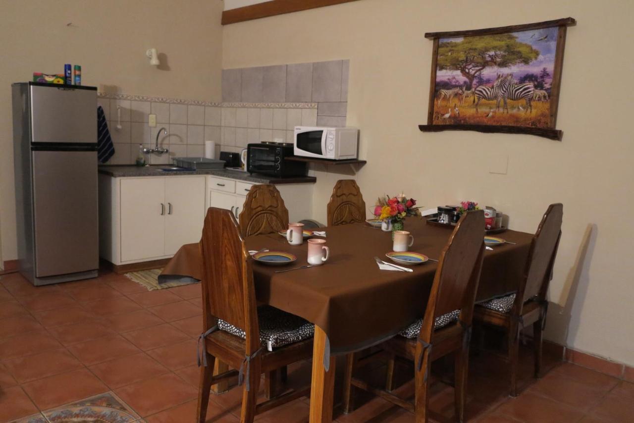 Okahandja Guesthouse Bagian luar foto